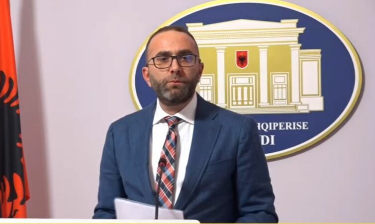 PS kërkon përjashtimin e deputetëve të PD nga Kuvendi, ironizon Bardhi: Na quajnë grupash, por gjykata e ka treguar se grup i strukturuar kriminal është qeveria ‘Rama’