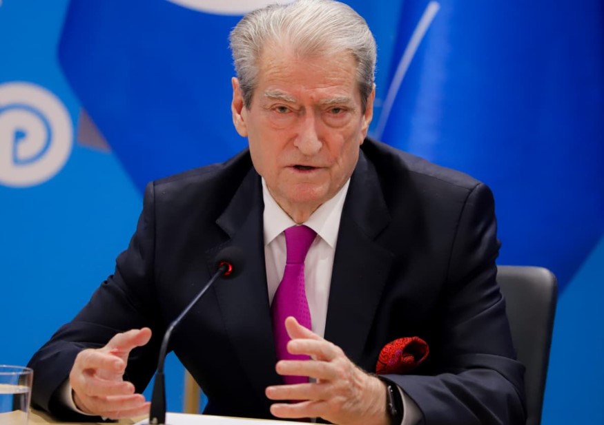 Balluku e hetuar nga SPAK u rikthye në detyrë, Berisha: Lubia mund të prishë çdo provë dhe të shkatërrojë çdo dokument