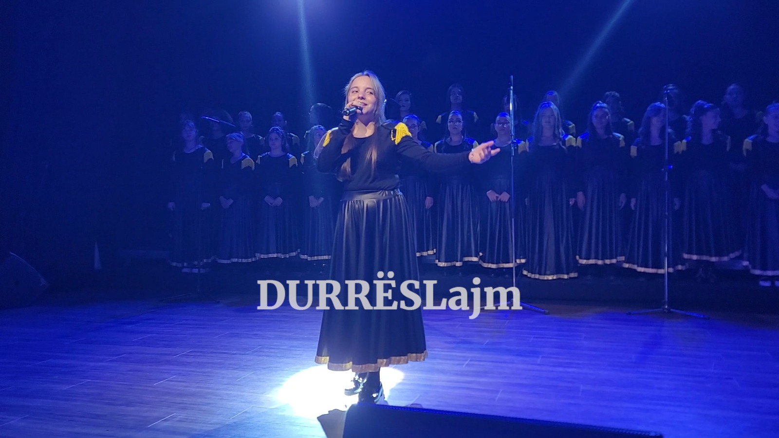 Durrës/ Koncerti &#8220;Këngët e rinisë&#8221; sjell disa nga hitet më të famshme të muzikës rok (VIDEO)