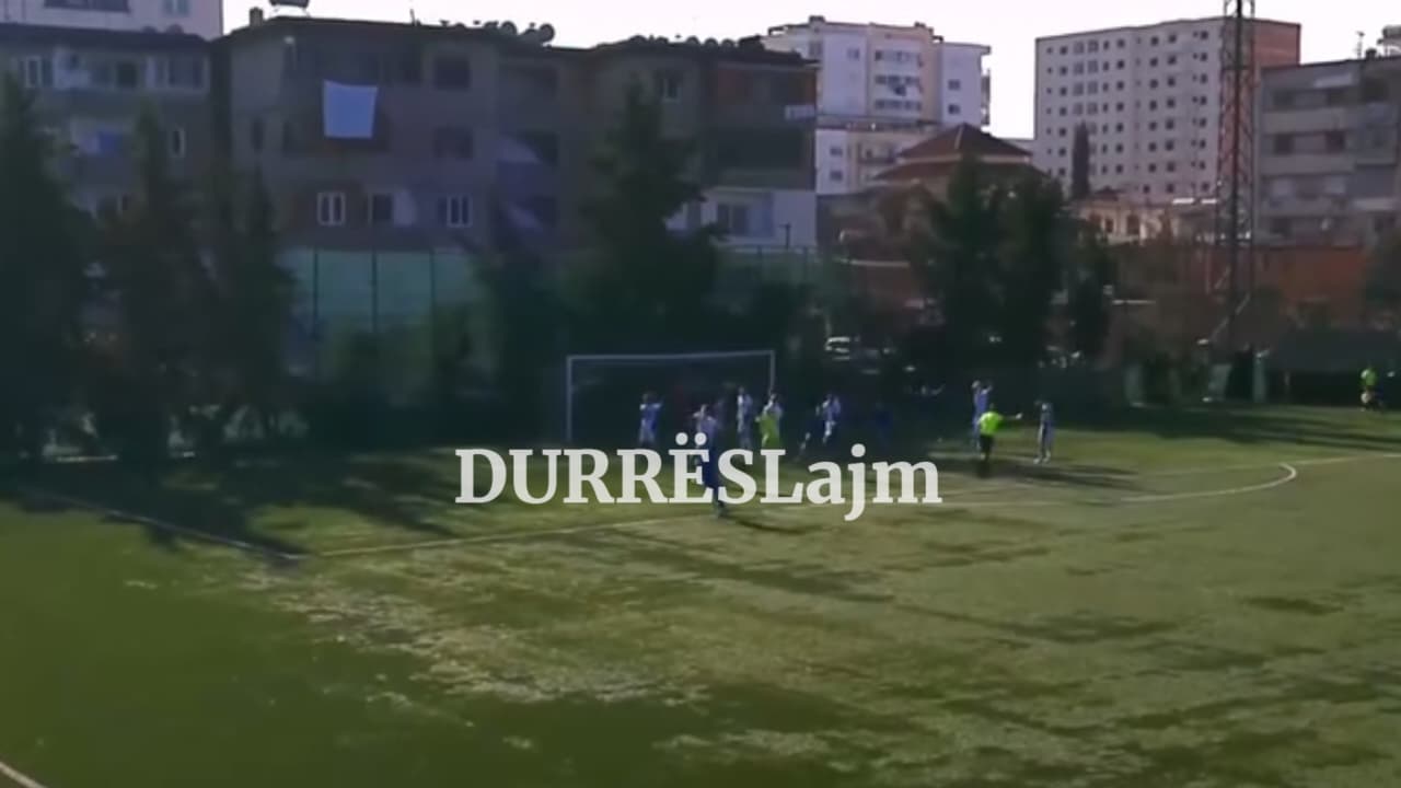 Ndodh në Durrës/ Portieri i bën gol  portierit dhe barazon ndeshjen (VIDEO)