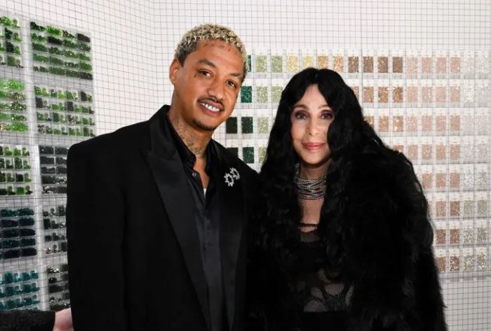 Dasmë për 80-vjetorin! Këngëtarja “Cher” do kurorëzohet përsëri, partneri i saj 40 vite më i ri: S’më intereson mosha…