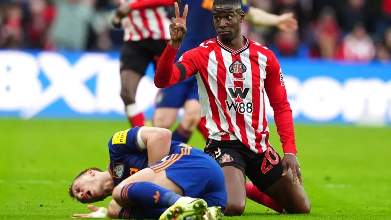 Dëmtim i frikshëm në ndeshje, mbrojtësi i Anglisë dërgohet me urgjencë në spital