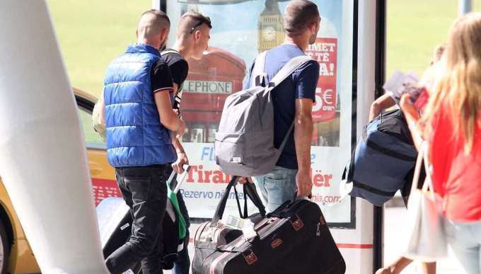 Të rinjtë kanë ikur; 70% e emigrantëve shqiptare në Europë nën 45 vjeç