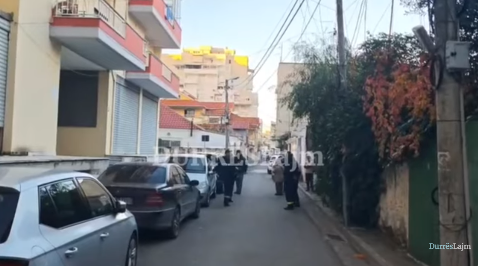 Gjendet i pajetë në banesë një 65-vjeçar në Durrës (VIDEO)