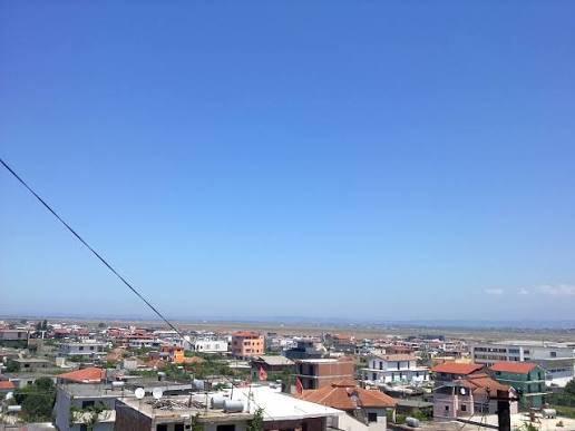 Durrës/ Dita e ndërrimit të viteve, banori nga Spitalla: Prej disa orësh jemi pa energji elektrike