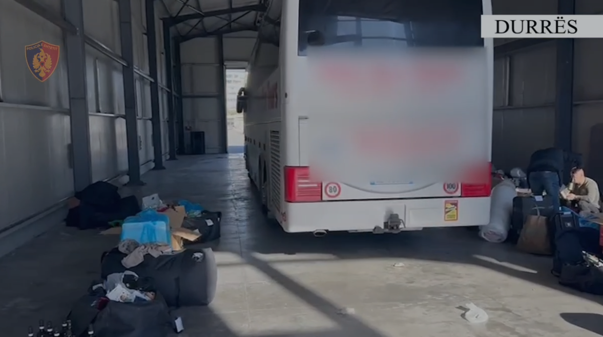 “Full Scan” në Portin e Durrësit/ Kapet me kokainë, armë dhe para, në pranga shoferi i autobusit (VIDEO)