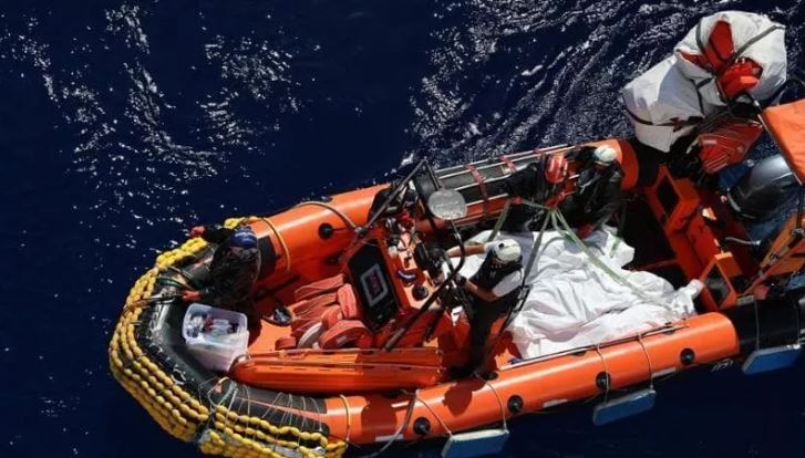 Tjetër tragjedi në Mesdhe, mbytet anija me emigrantë, raportohet për 116 viktima! Vetëm një i mbijetuar, u nisën nga Libia, dyshohet se…