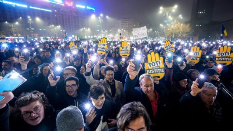 Nuk ndalen protestat/ Qytetarët në Bukuresht dynden në sheshe