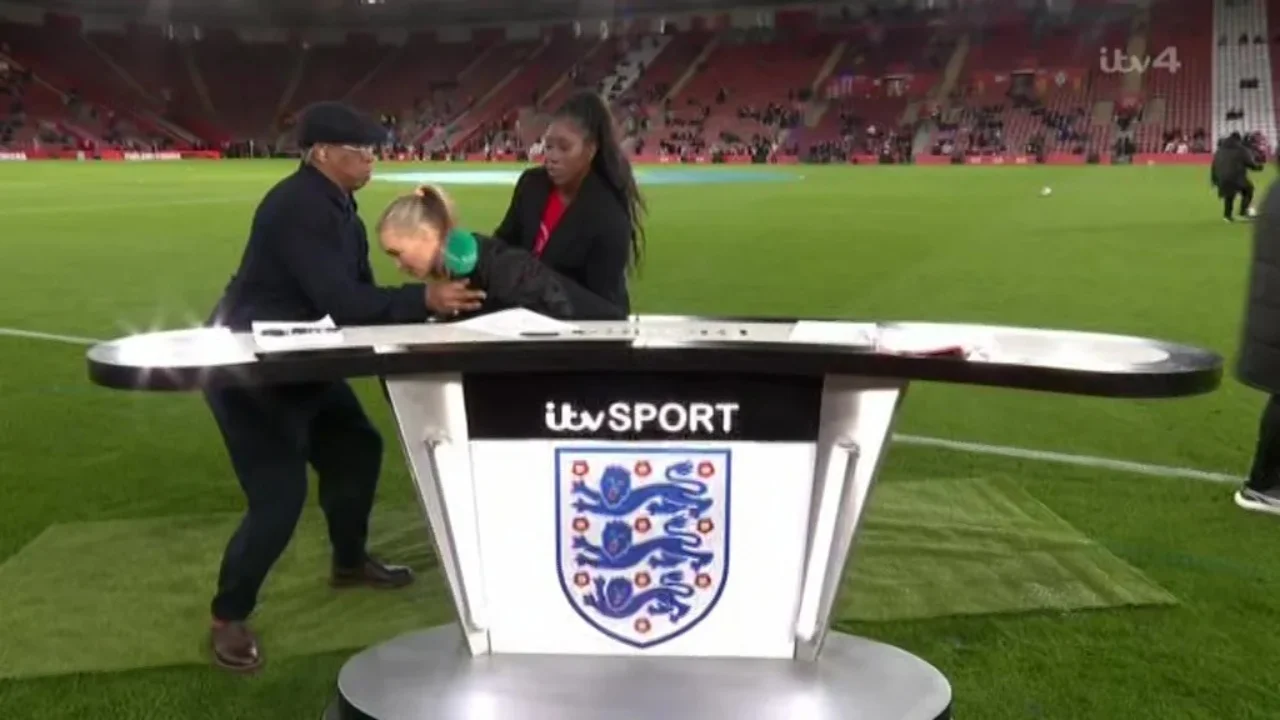 Panik në fushë, moderatorja e njohur sportive humb ndjenjat gjatë transmetimit live (VIDEO)