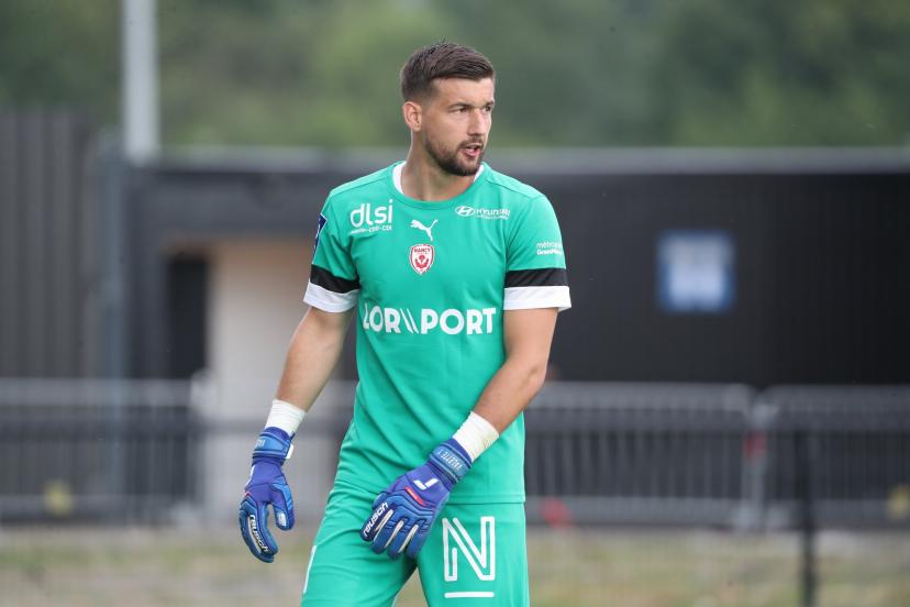 Portieri francez rrezikon 20 vite burg, akuzohet për përdhunimin e një vajze të re