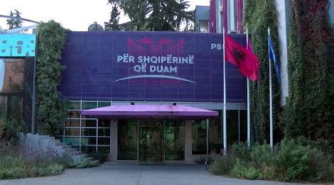 Mblidhet grupi parlamentar i PS, të pranishëm Rama dhe Balluku