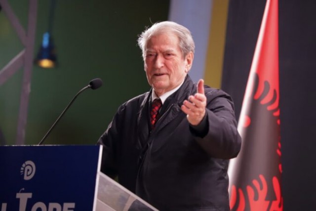 Berisha: Agjencitë shtetërore marrin peng njerëzit dhe i çojnë në bodrumet e Suel Çelës për tu tërhequr nga tenderat