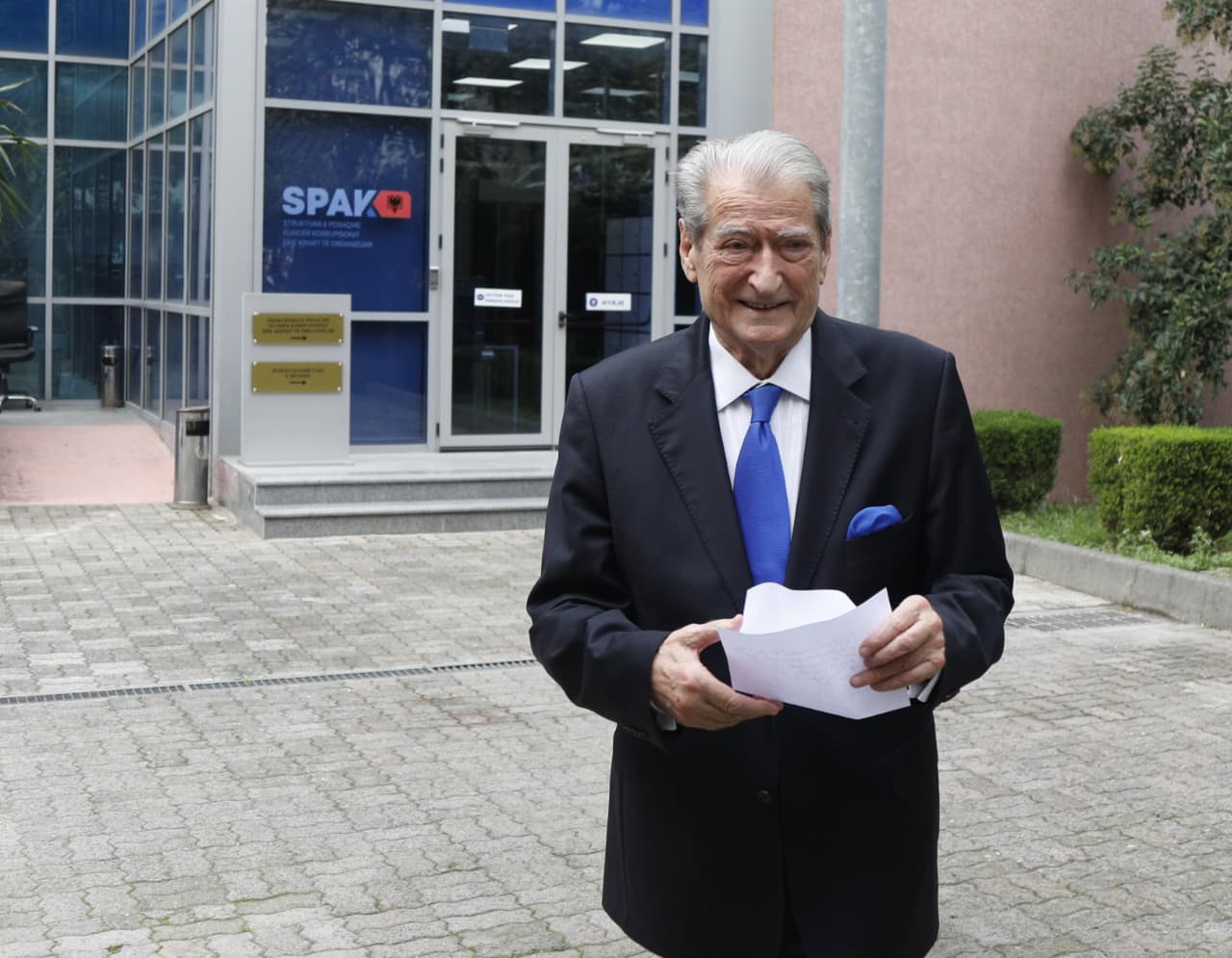 Sali Berisha paraqitet në SPAK në zbatim të masës së sigurisë “detyrim paraqitje”