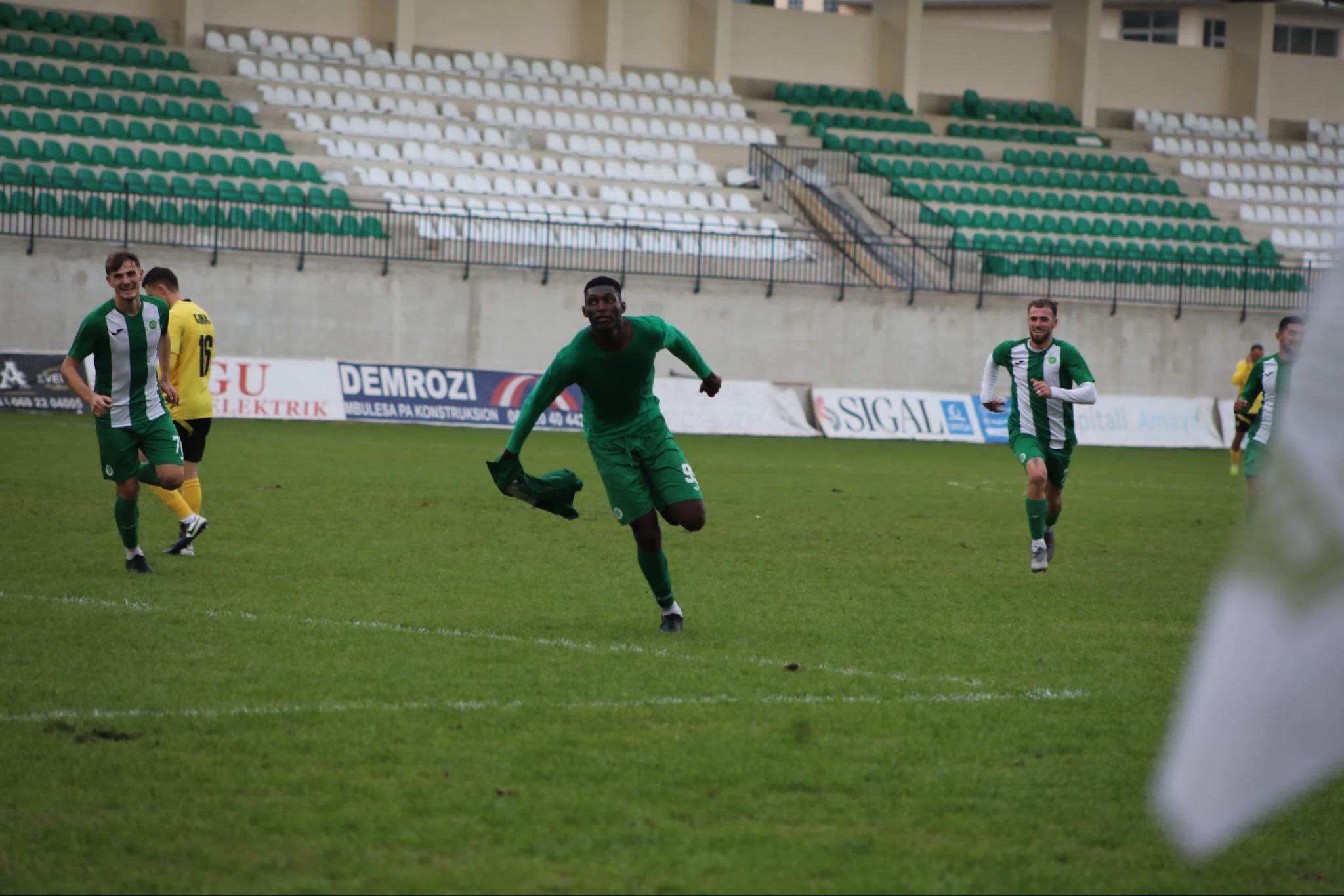 Sulmuesi i Apolonisë Umejiego i bashkohet Teutës
