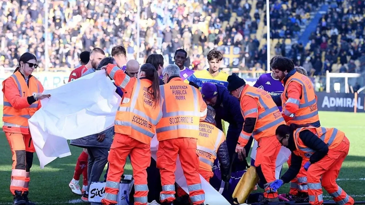 Sulmuesi i Fiorentinës bie pa ndjenja për disa çaste pas goditjes në gjoks