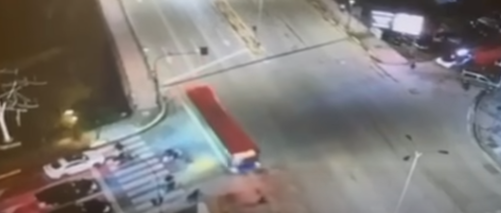 &#8220;Mori përpara&#8221; një person me biçikletë, arrestohet shoferi i urbanit