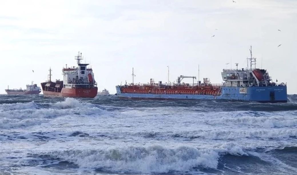 VIDEO/ Alarm pranë Stambollit, 2 anije cisternë përplasen mes tyre në Detin e Marmarasë!