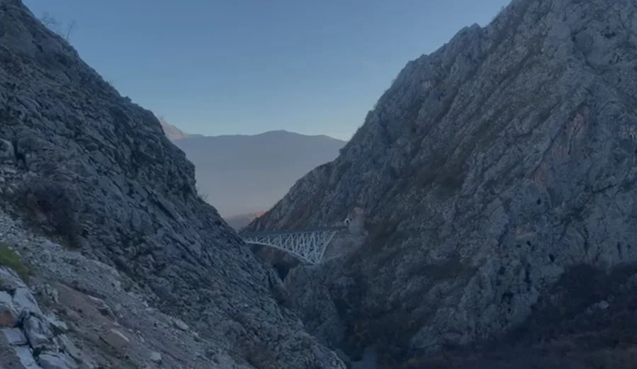 39-vjeçari u gjet i vdekur poshtë urës në Klos, policia del me njoftim për ngjarjen