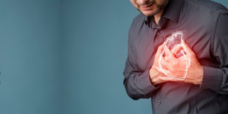 Shkoi të blinte në farmaci ilaçe për zemrën, por pësoi infarkt, ndërron jetë