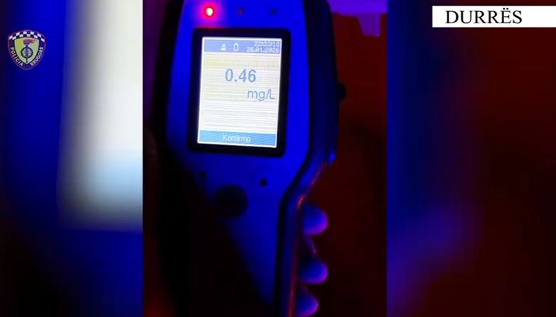 Katër shoferë tentojnë të korruptojnë policët në Durrës, arrestohet 35-vjeçari i dehur (VIDEO)
