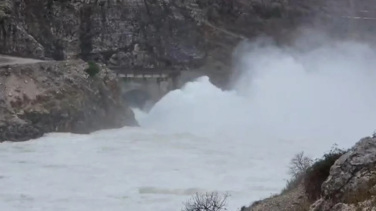 Ministria e Mbrojtjes: Shkarkohet hidrocentrali i Fierzës, si paraqitet situata në të gjitha qarqet