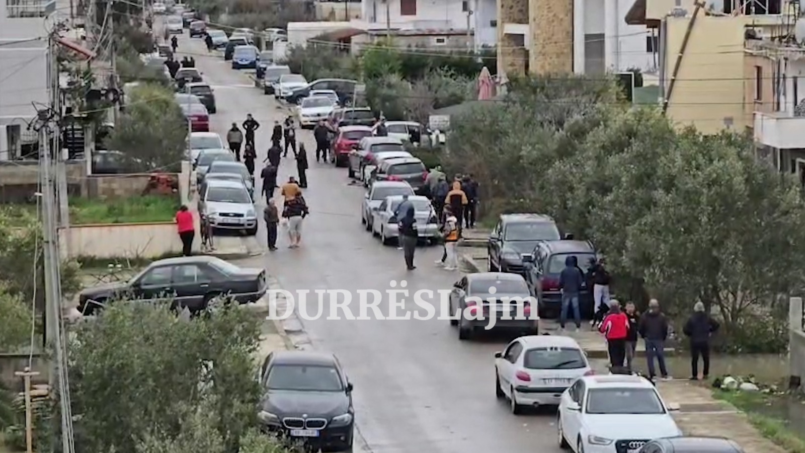 “Serbë të ishim, do kishin vënë dorë më shumë se për ne!” Banorët e përmbytur të ish-Kënetës në protestë (VIDEO)