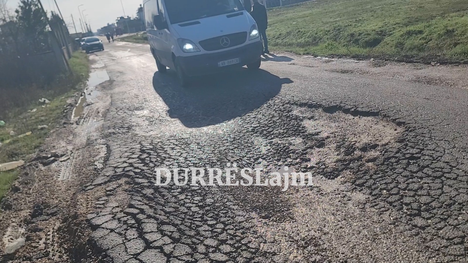 3 vite pas asfaltimit, kjo rrugë në Spitallë ka nevojë sërish për ndërhyrje (VIDEO)