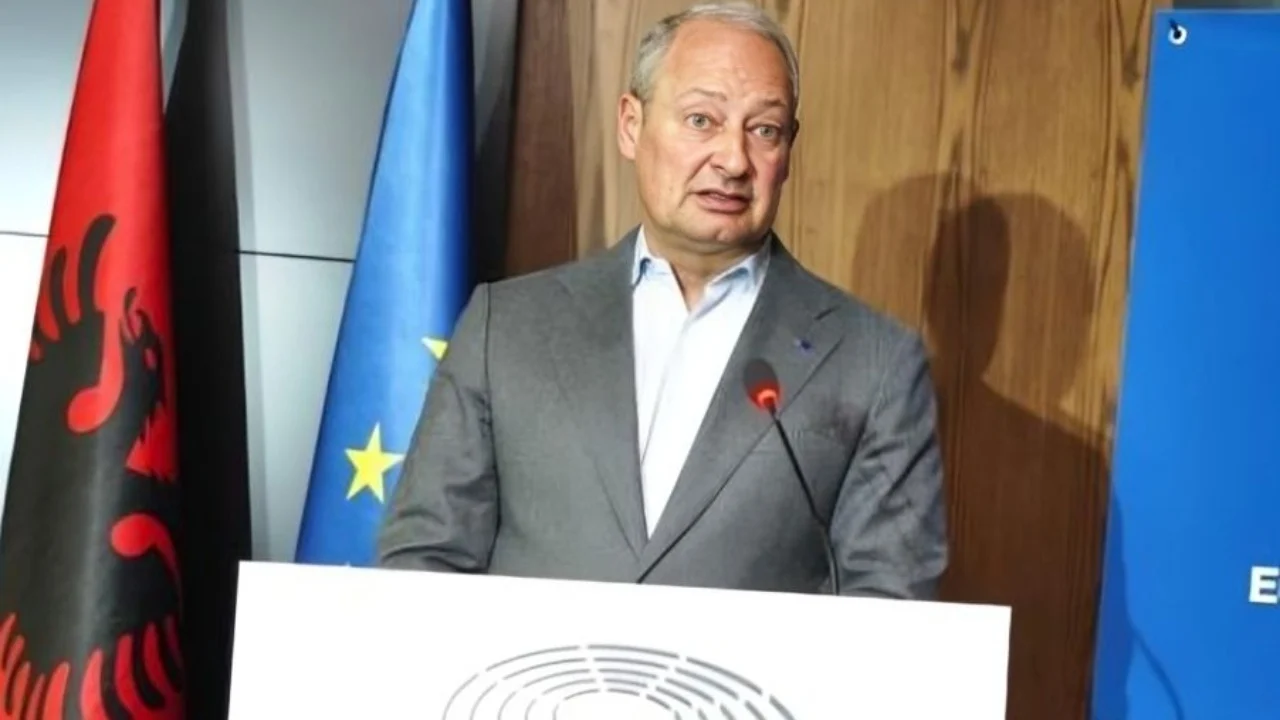 Klima e dialogut në Kuvend, raportuesi i PE në Shqipëri: Ka bashkëpunim dhe hapësirë për diskutim mes mazhorancës dhe opozitës