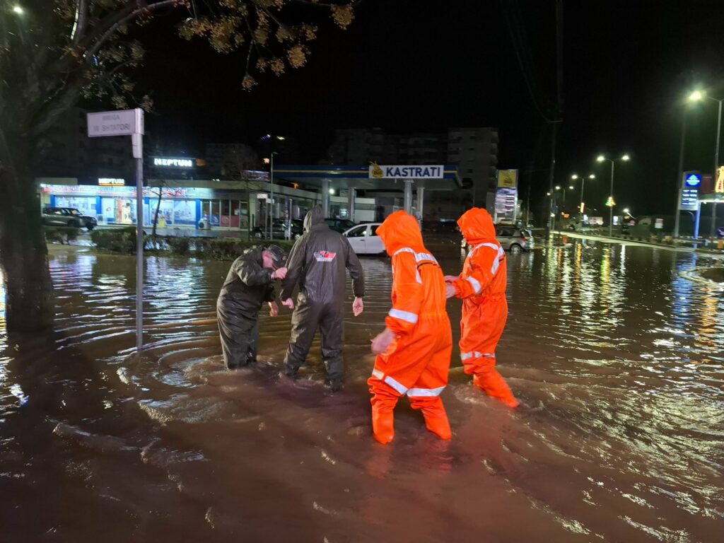 Ministri Vengu: Mbi 100 efektivë të Forcave të Armatosura në vijë të parë për përballimin e situatës