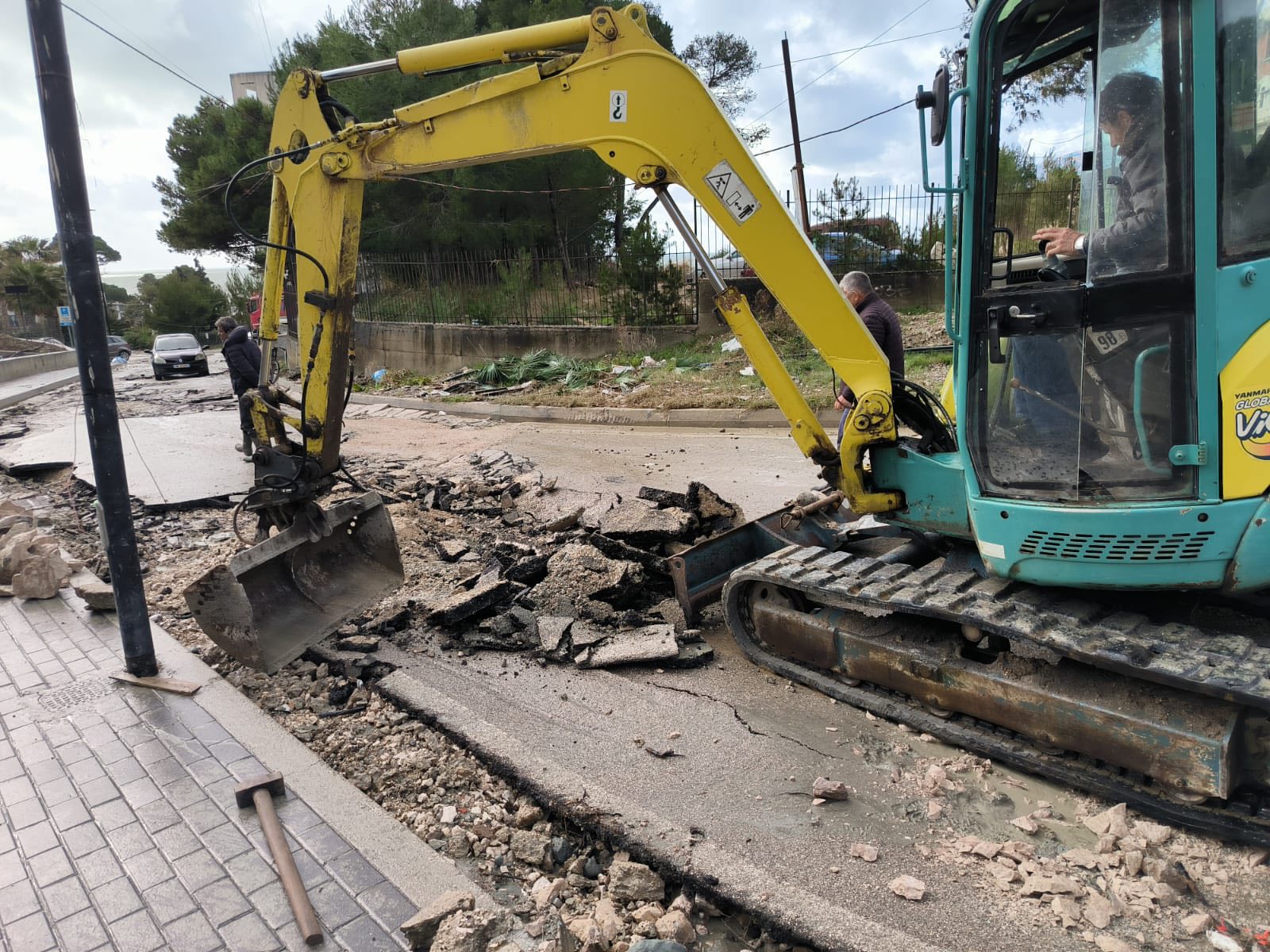 Dëmtohet nga përmbytjet rruga e Currilave, Sako: Brenda pak ditësh do ta kthejmë në gjendjen e mëparshme