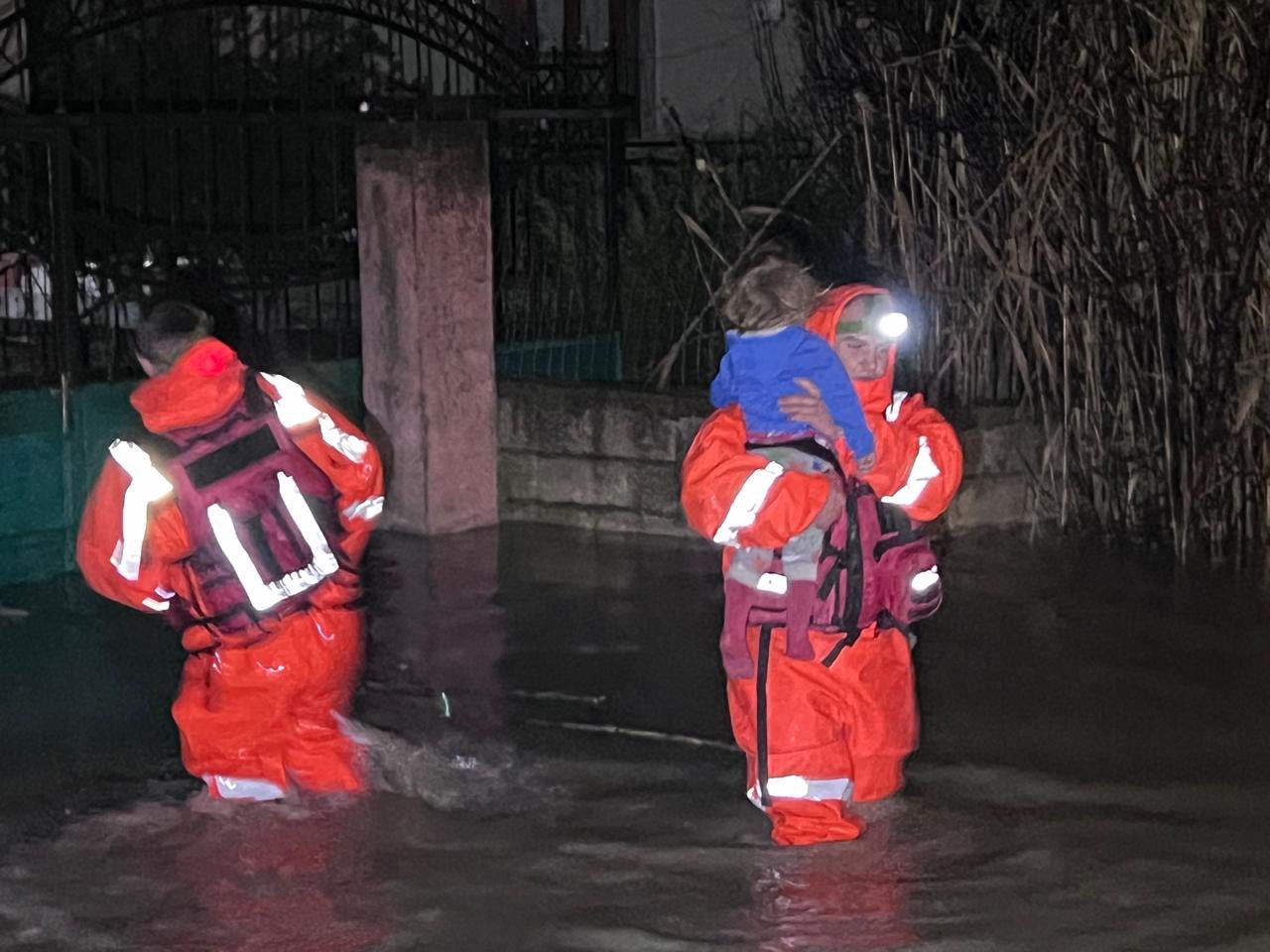 Situatë e rënduar në Seman/ Ministri Vengu: Evakuimi i banorëve ka vijuar gjatë gjithë natës
