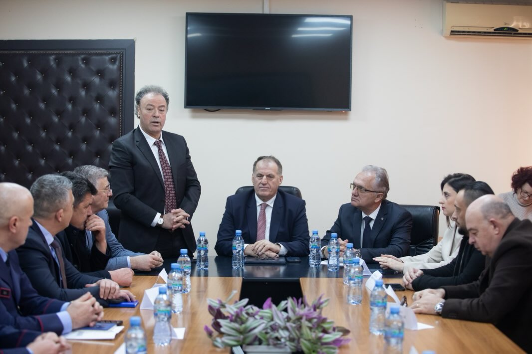 Adrian Gurra merr detyrën si Prefekt i Qarkut Durrës