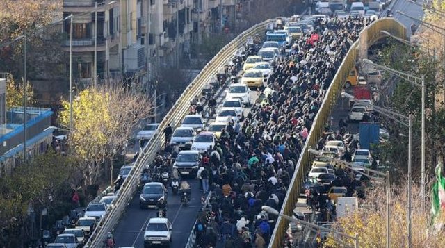 Çfarë po ndodh në Iran? Protestat masive trondisin vendin, 29 viktima në nëntë ditë tubim, 1,200 të arrestuar