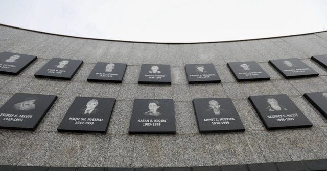 Kosova nderon viktimat e masakrës së Reçakut