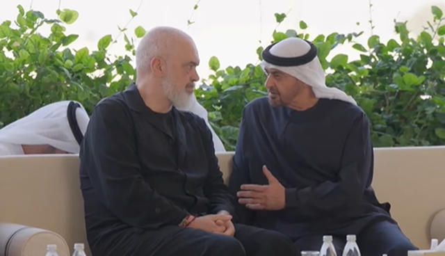 “Moment i paharrueshëm”/ Nderohet me urdhrin “Zayed” në Abu Dhabi, Rama ndan videon nga Pallati Presidencial