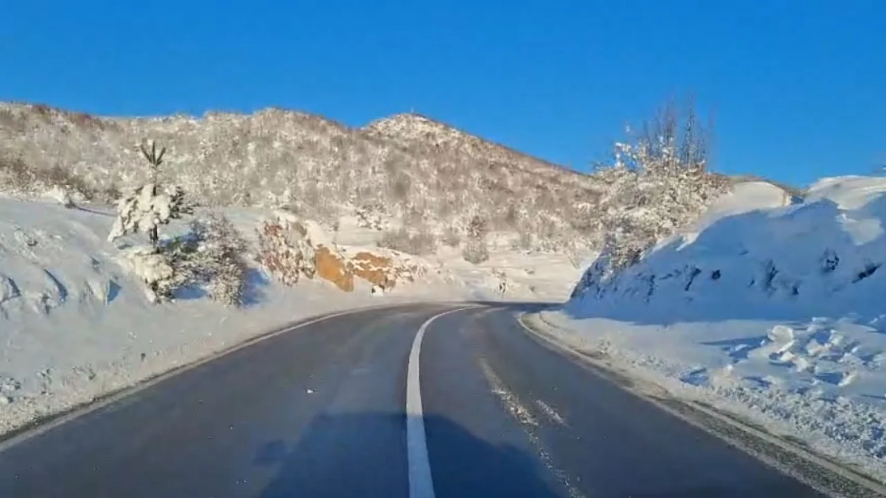 Mot i acartë në Qarkun Elbasan, termometri zbret në -15 gradë Celsius