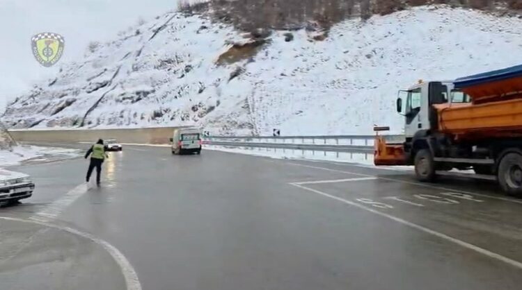 Përkeqësohet moti, zonat më problematike për qarkullimin e mjeteve