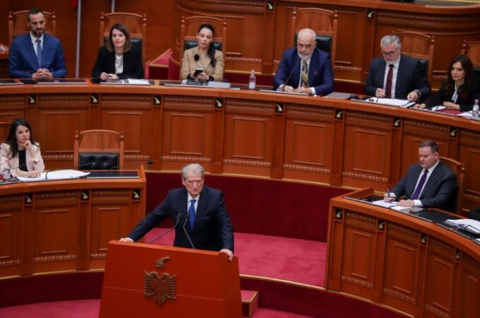 Berisha sfidon Ramën: Nëse je burrë qëndro në zyrë në datën 24 janar