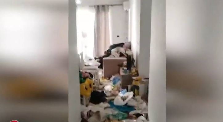 Durrës/ Tre fëmijët u gjetën vetëm, flet për herë të parë babai: U divorcuam se më tradhtoi në sy të fëmijëve! I dashuri i saj më rrahu djalin