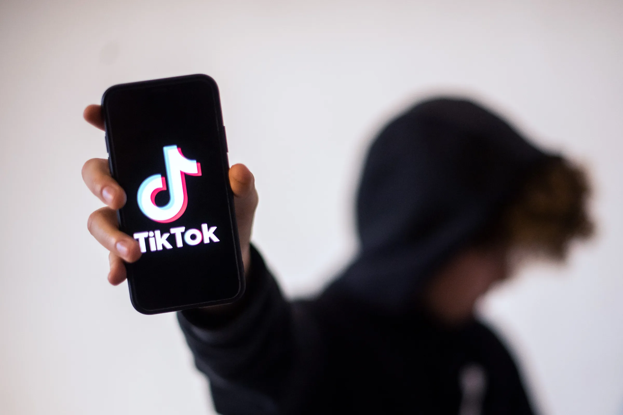 Pesë familje në Britani padisin TikTok-un për vdekjen e fëmijëve të tyre nga “blackout challenge”