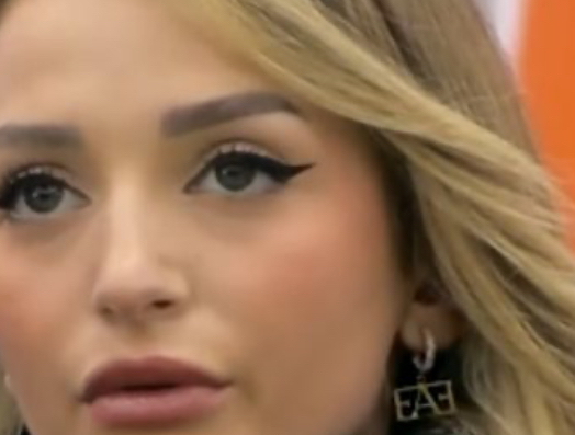 A ka patur problem me ligjin? Selin ka dy fjalë për një person: Familja ime ka një burrneshë, të drejtës sime do i… 