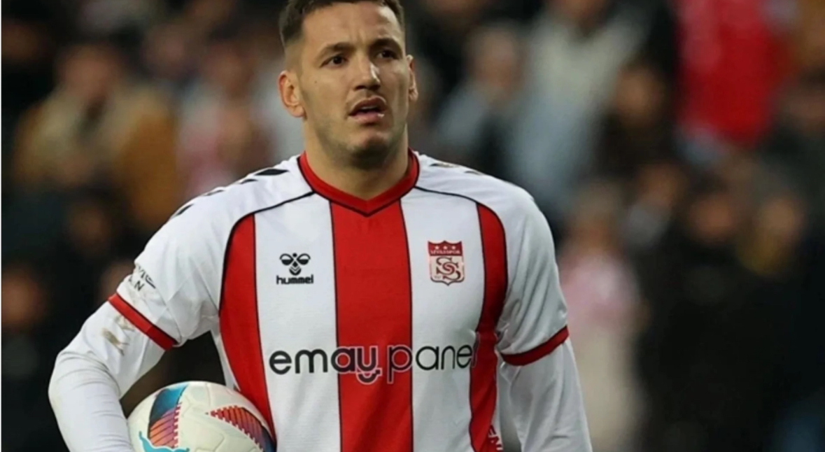 Rey Manaj rikthehet te Sivasspor? Ja çfarë thotë trajneri i ish skuadrës së sulmuesit të Kombëtares…