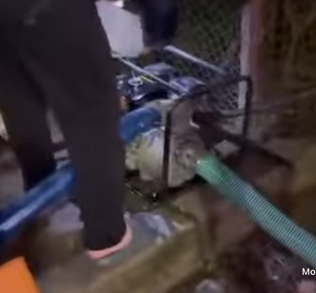 Natë e vështirë në ish-Kënetë/ Denoncimi i qytetarit: Po e largojmë vetë ujin! (VIDEO)