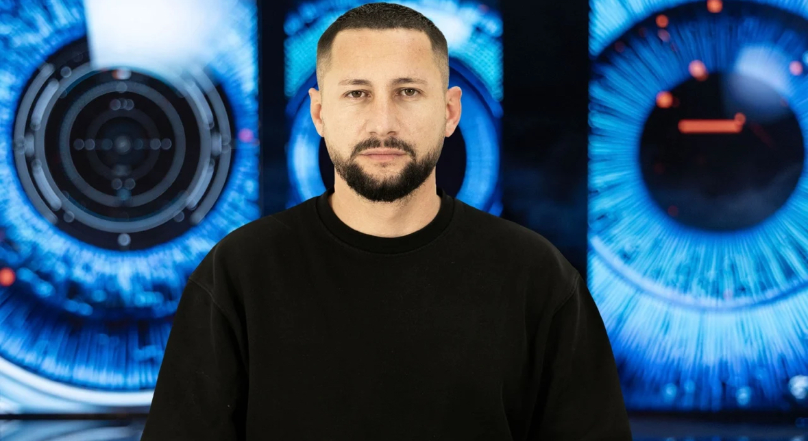 “Çuna përshëndetje, shitet kali”/ Futet në shtëpi në mënyrë të pazakontë, njihuni me banorin e ri të Big Brother Vip