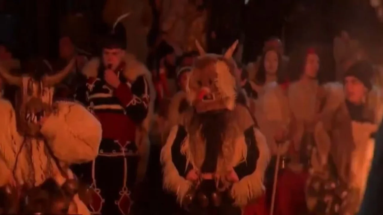 “Largojmë shpirtrat e këqinj”, nis në Bullgari rituali i kërcimeve në rrugë