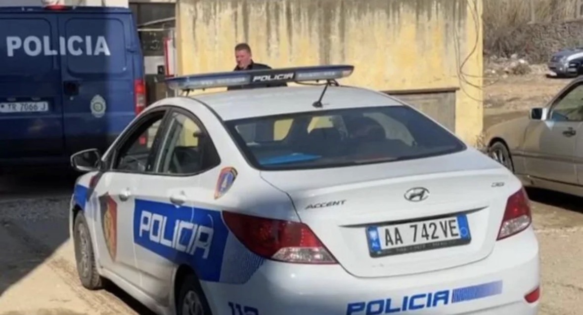 Zbulohet “shtëpia e barit” në Sarandë, sekuestrohen 250 rrënjë kanabis, një i arrestuar