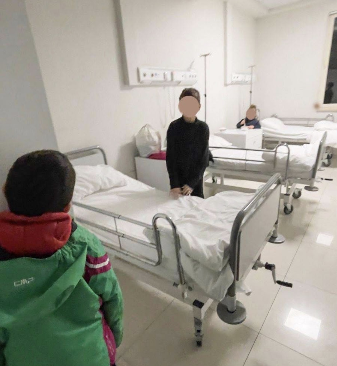 MSHMS reagon për rastin në Durrës: Tre fëmijët nën kujdes mjekësor, pritet vendimi për masat e mëtejshme