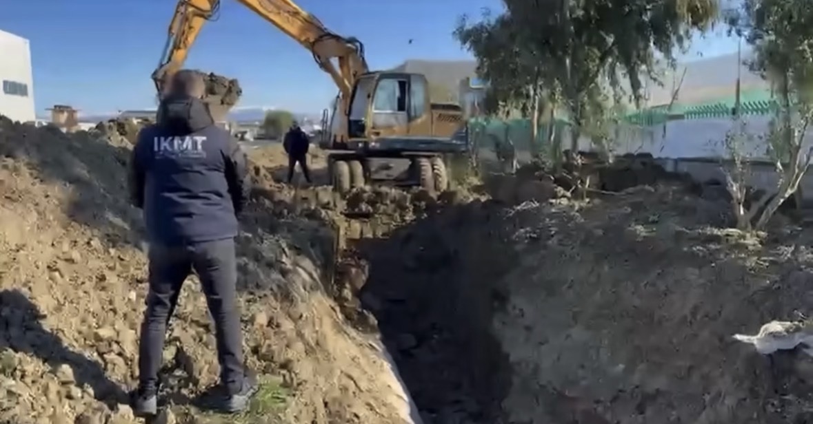 Durrës/ Nga aksioni “Tokë e zanun” IKMT kalon tek pastrimi i kanaleve! (VIDEO)