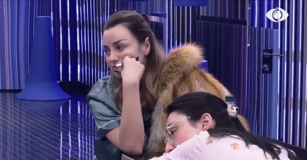 Plas keq mes Inës dhe Stelinës: Ti mohon babain tënd, shko puthu nga “Myslym Shyri” me çunat 