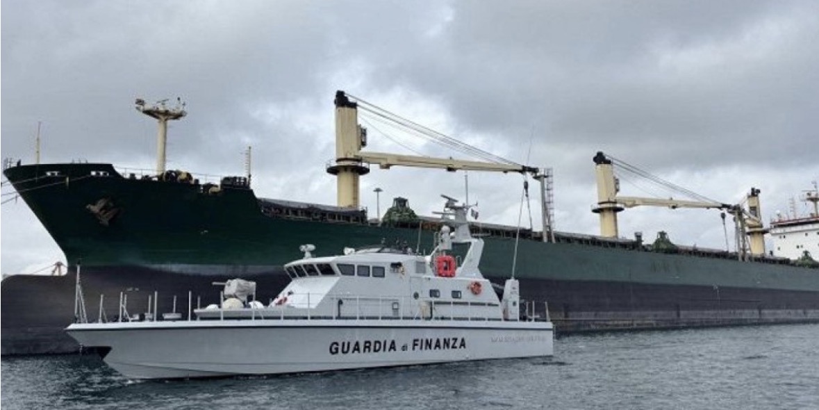 Italia ndalon anijen mbi 33 mijë tonë metal, ngarkesa vinte nga Rusia